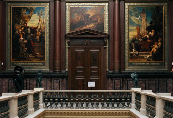 Surmonter les obstacles pour décrocher un CDI après 45 ans : Un défi ambitieux